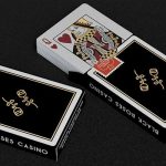 SOLOMAGIA Gold Foil Black Roses Casino Playing Cards - Imagen 3