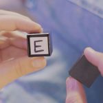 SOLOMAGIA Super Vision Cube (Gimmicks and Online Instructions) by Julio Montoro - Imagen 3