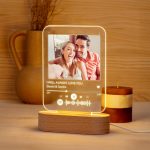 Personalised Spotify Lamp with Photo – With Base or Frame – Design with Song Code – Original Gift for Couples or Friends