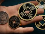 ZQION Miser's Dream (Chinese Stage Coin) Classic Magic Tricks Coin Trick Illusions Tricks Wizard 55mm Diameter Wizard Illusions Mentalism Magic Accessories - Imagen 5