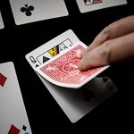 ZQION 52 Shades of Red (Tricks Included) Version 3 of Shin Lim Card Magic Tricks Cards Close-up Magic Tricks Wizard Accessories - Imagen 4