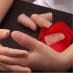 2 pieces magic thumb props, magic trick, magic accessory, and 2 red tissues, 1 large and 1 small, suitable for everyone, for the magic item party - Imagen 6