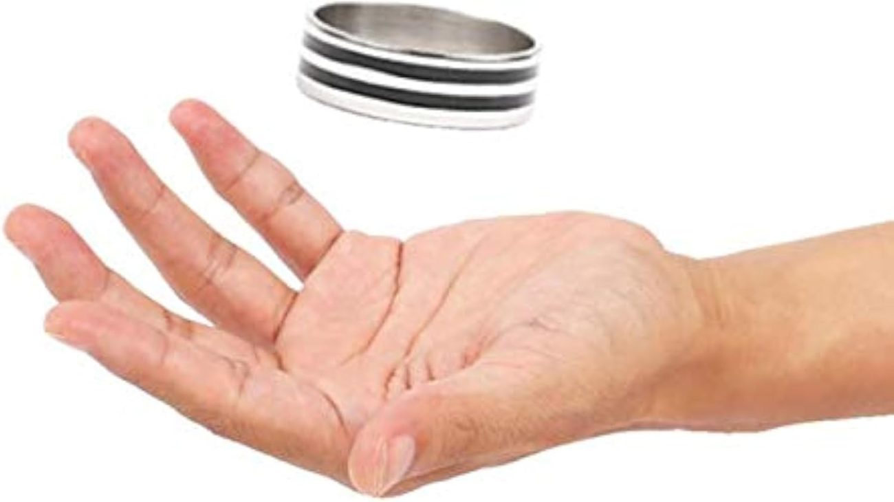 Floating ring magic magic tricks invisible floating effect magic magician close-up street illusions tricks tricks mentalism funny