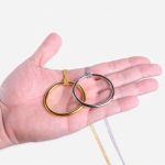 MOMOMAGE 1 Ring and Chain (Large Ring) Magic Tricks Metal Knot Ring on Chain Magic Accessory Street Magic Illusion (Silver) - Imagen 2