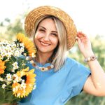 Juego de 132 cuentas de silicona en forma de flor, perlas de silicona con agujeros, cuentas coloridas para manualidades con cordón elástico, cuentas para manualidades, pulseras, bolígrafos - Imagen 6