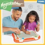 Toomies TOMY Megasketcher Magnetic Drawing Board , Large Writing Pad with Magic Eraser , Travel Games for Kids Aged 3 4 5 6 and Over, Measures 45 x 35 cm Bizak - Imagen 3