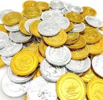 JZK 100pcs Silver Gold Plastic Coins Fake Pirate Treasure Hunting Coins Toys for Kids Party Bags for Halloween Christmas Kids Birthday Party - Imagen 3