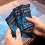 Magic: The Gathering Karlov Mansion Murder Bundle - 9 Game Packs, 30 Land Cards + Accessories, Version Anglaise - Imagen 3