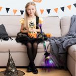 Escoba de bruja LED decorativa de Halloween, 65 cm, escoba de bruja ligera con luces LED para cosplay y fiestas infantiles, fiesta de Halloween, decoración para interior y exterior, jardín y mascarada - Imagen 2