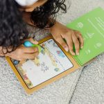 Melissa & Doug Water Wow! Color with Water Seasons, Water Games for Kids, 3+, Gift for Boy or Girl - Imagen 2