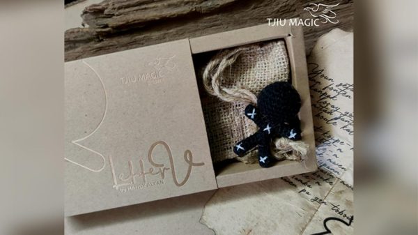 Murphy's Magic Supplies, Inc. Handy Altan Letter V -TRICK